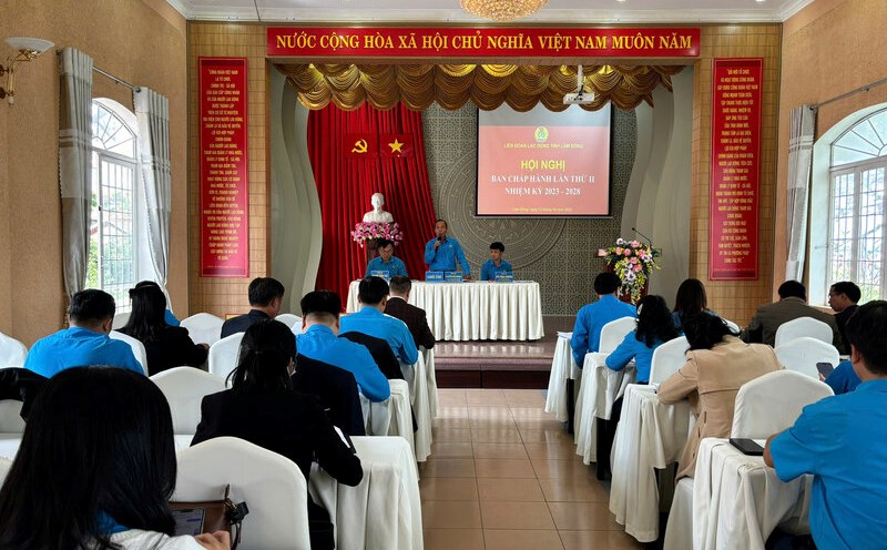The Executive Committee of Lam Dong Provincial Federation of Labor for the 2023-2028 term held a second conference, deciding on many important contents in the activities of the Provincial Trade Union. Photo: Le Hung