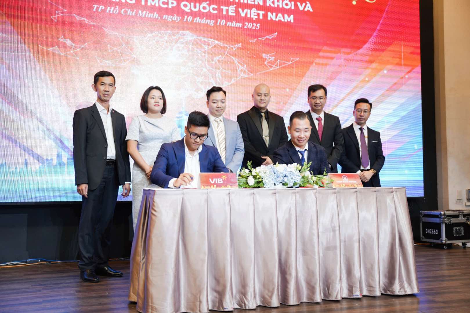 티엔코이 그룹과 VIB 간의 전략적 협력 계약 체결식이 호치민시에서 막 열렸습니다.