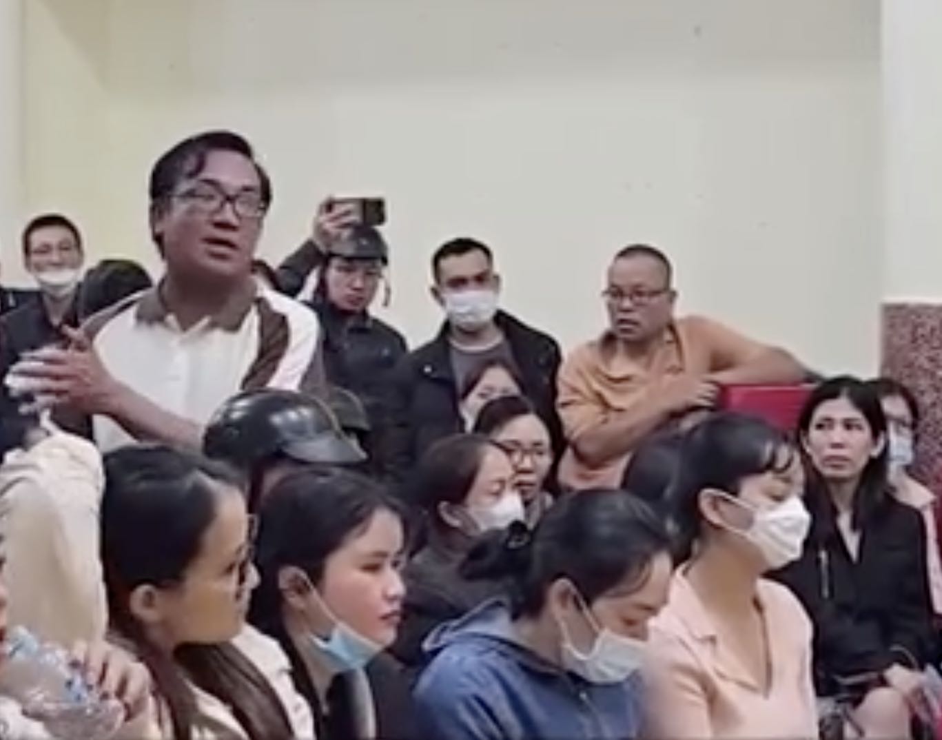 Parents are upset about the "dirty food" entering the kitchen of a boarding school in Da Lat. Photo: Phan Tuan