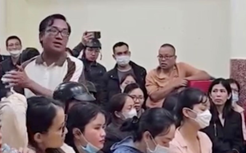 Parents are upset about the "dirty food" entering the kitchen of a boarding school in Da Lat. Photo: Phan Tuan