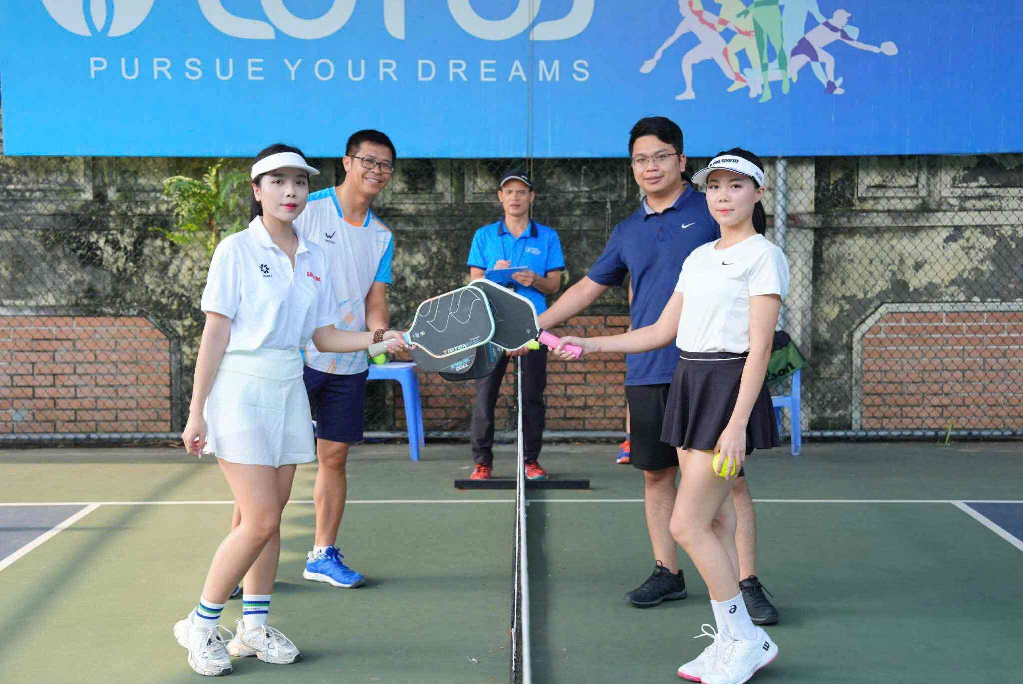 피클볼은 최근 몇 년 동안 사회의 관심을 끄는 스포츠입니다. 사진: 부린