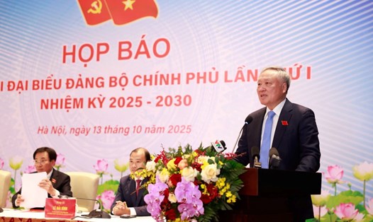 Ủy viên Bộ Chính trị, Phó Thủ tướng Thường trực Chính phủ Nguyễn Hòa Bình nêu ra các vấn đề dân sinh bức xúc như ngập lụt đô thị, ô nhiễm, ùn tắc giao thông cần được giải quyết. Ảnh: Hải Nguyễn