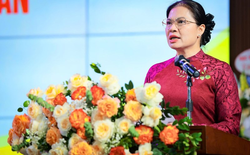 Ms. Ha Thi Nga - Member of the Party Central Committee, Vice Chairwoman of the Central Committee of the Vietnam Fatherland Front spoke at the workshop. Photo: Bao Han