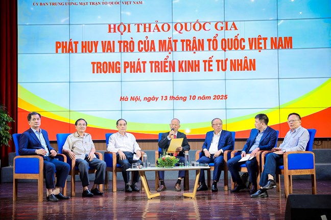 Cac dai bieu toa dam tai hoi thao. Anh: