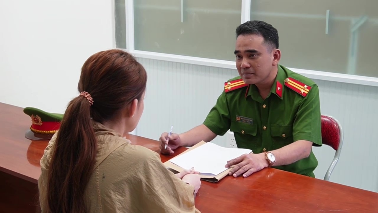 Ngân 98 khai để mẹ đứng tên công ty. Ảnh: Công an cung cấp