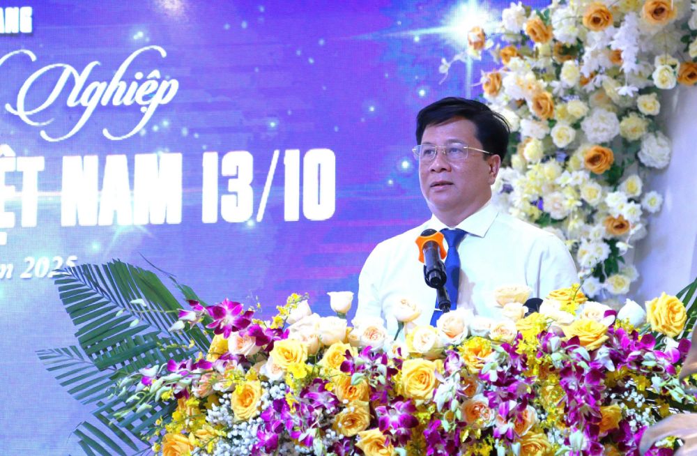 Chu tich UBND tinh An Giang Ho Van Mung phat bieu tai buoi hop mat. Anh: Ngoc Mai
