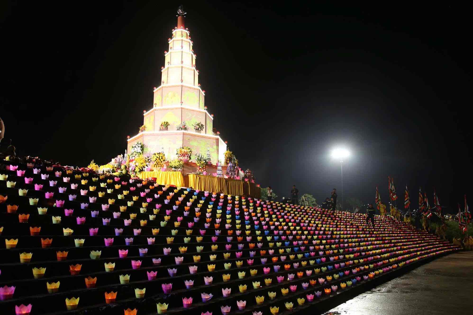 Khong gian le hoi ngap tran anh sang. Anh: Ban to chuc