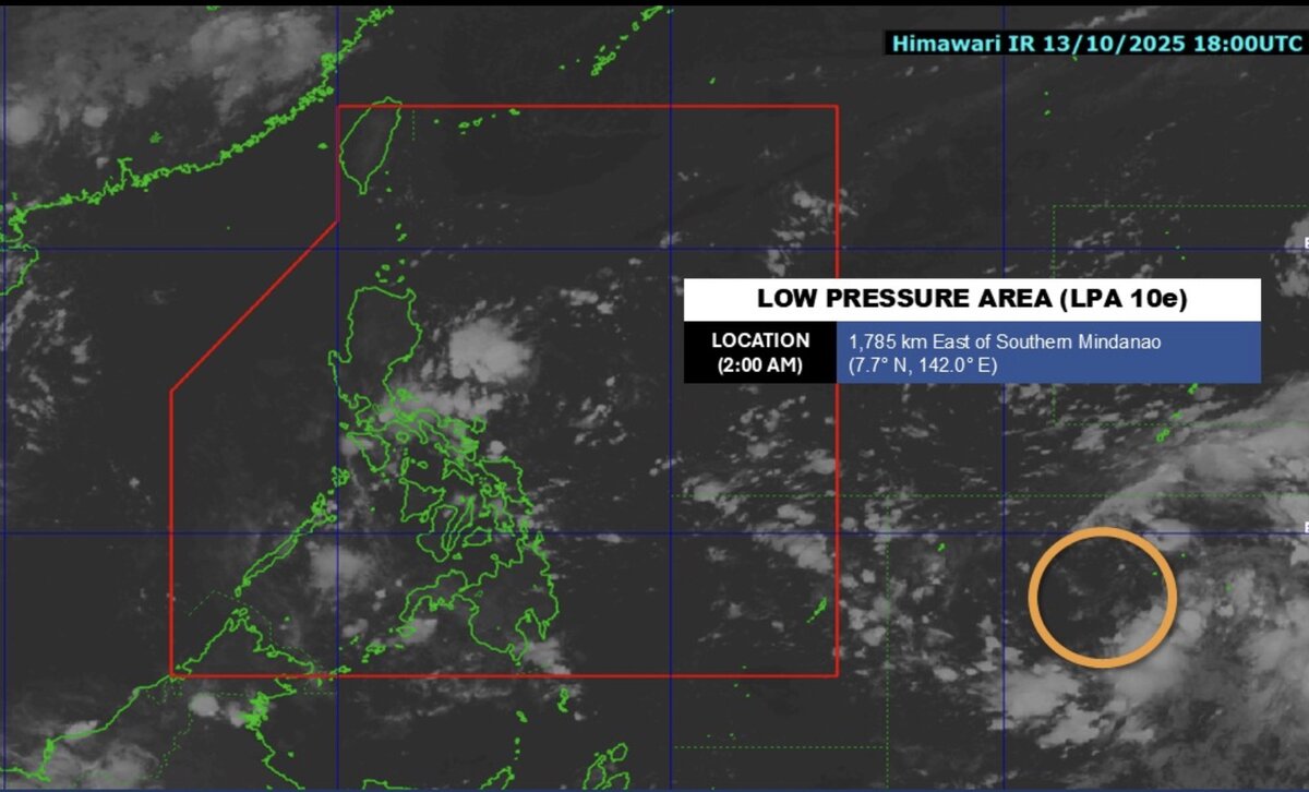 Location of the low pressure near the Philippines on the morning of October 14. This low pressure is forecast to strengthen into a storm, enter the East Sea and become storm No. 12. Photo: PAGASA