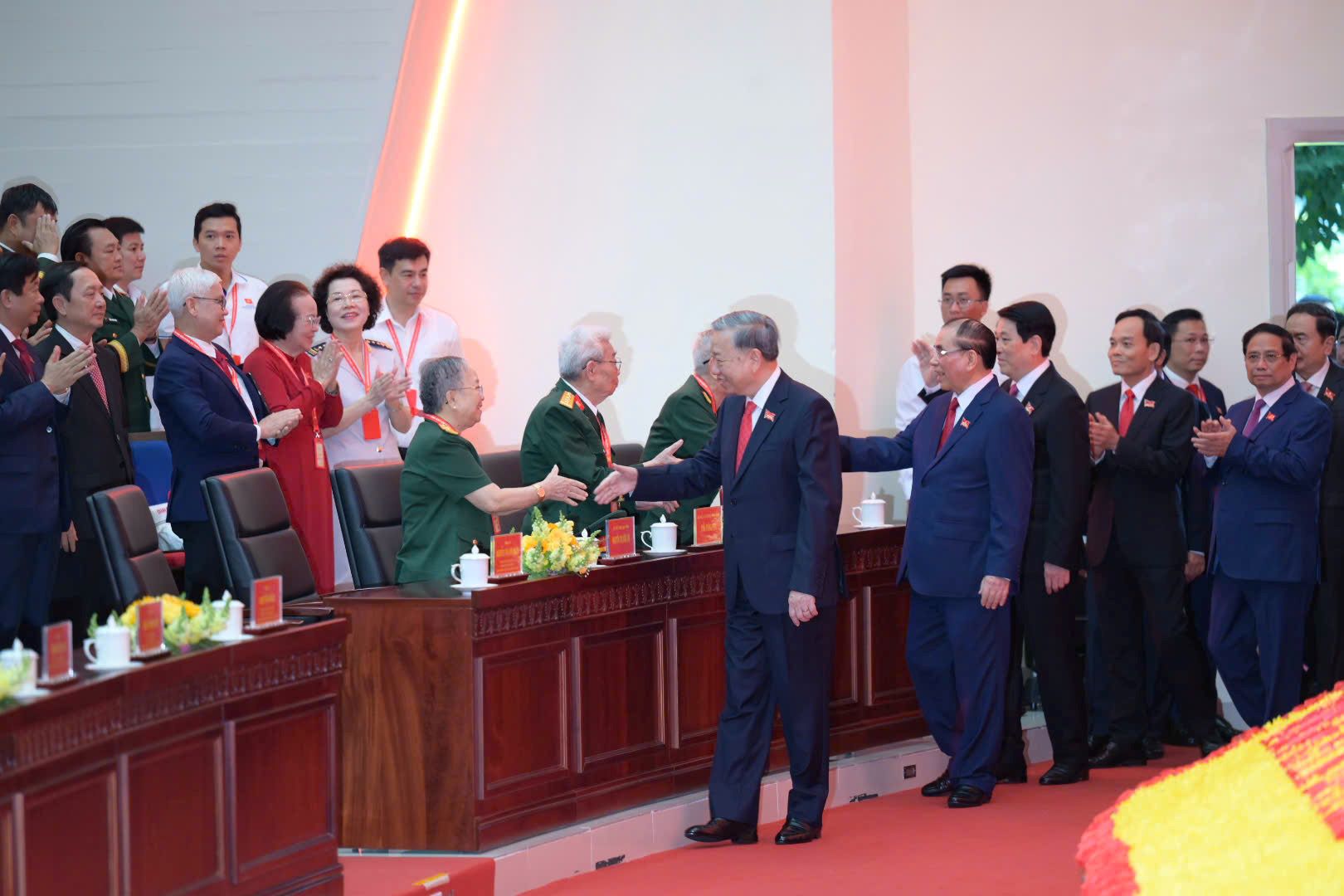 Tong Bi thu To Lam cung cac lanh dao, nguyen lanh dao Dang, Nha nuoc den tham du dai hoi. Anh: Ban to chuc