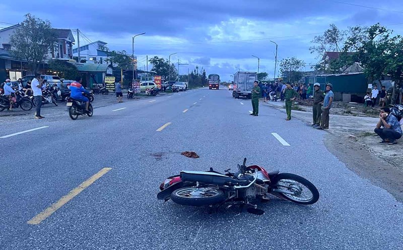 The scene of the accident where Mr. S was hit by a car and died while riding a motorbike. Photo: Cam Duong.