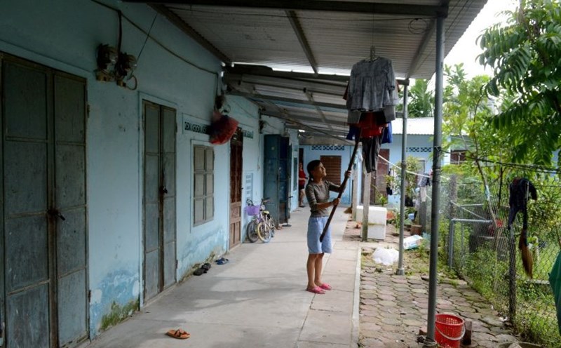 Quang Ngai workers are content in the depleted, damp rental houses. Photo: Vien Nguyen
