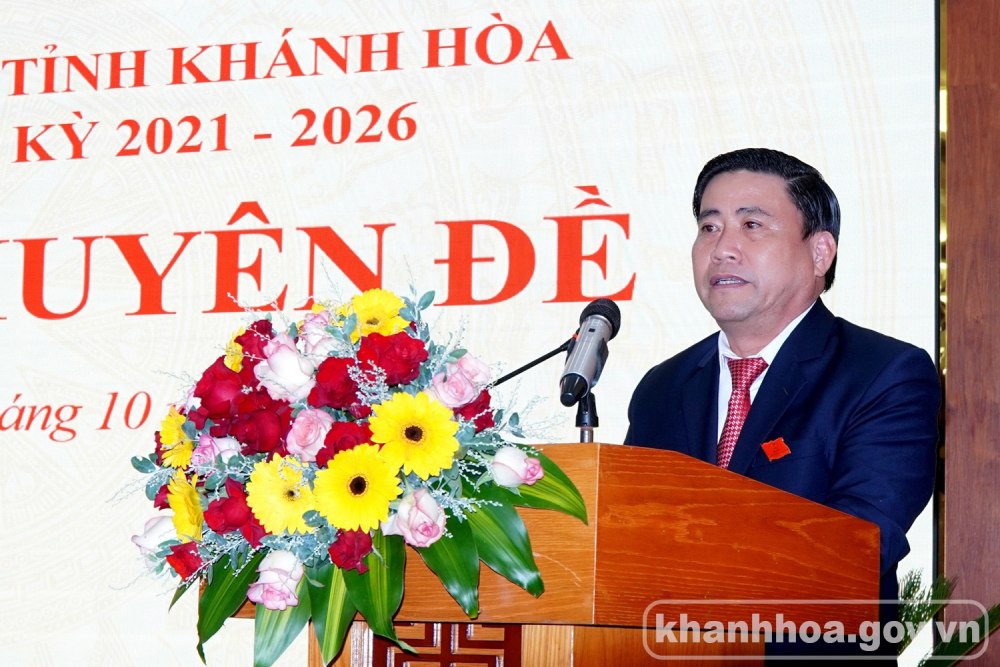Ong Lam Dong - Pho Bi thu Tinh uy, Chu tich HDND tinh phat bieu nhan nhiem vu.