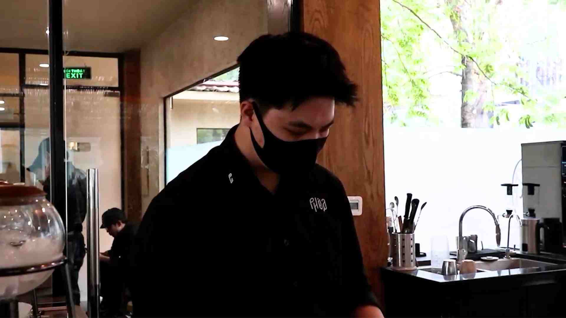 Áp lực “thành công trước 30” khiến nhiều người trẻ kiệt sức. Ảnh: Huyền Trang