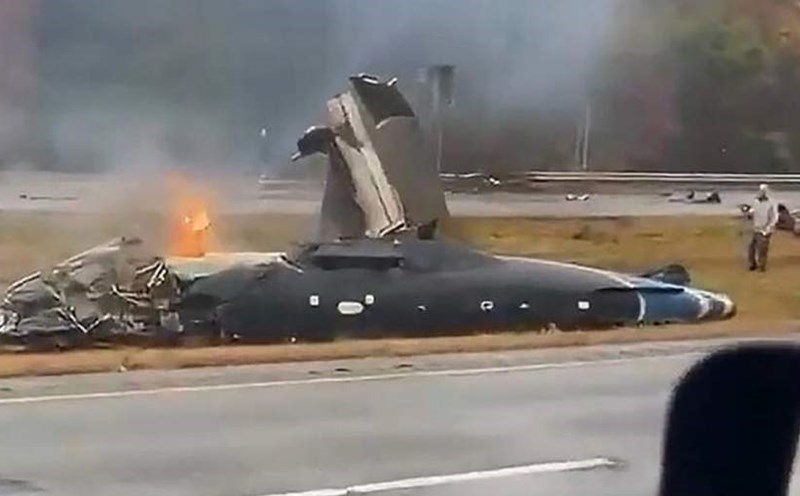 Scene of the plane crash on a highway in Massachusetts (USA). Photo: Izvestia