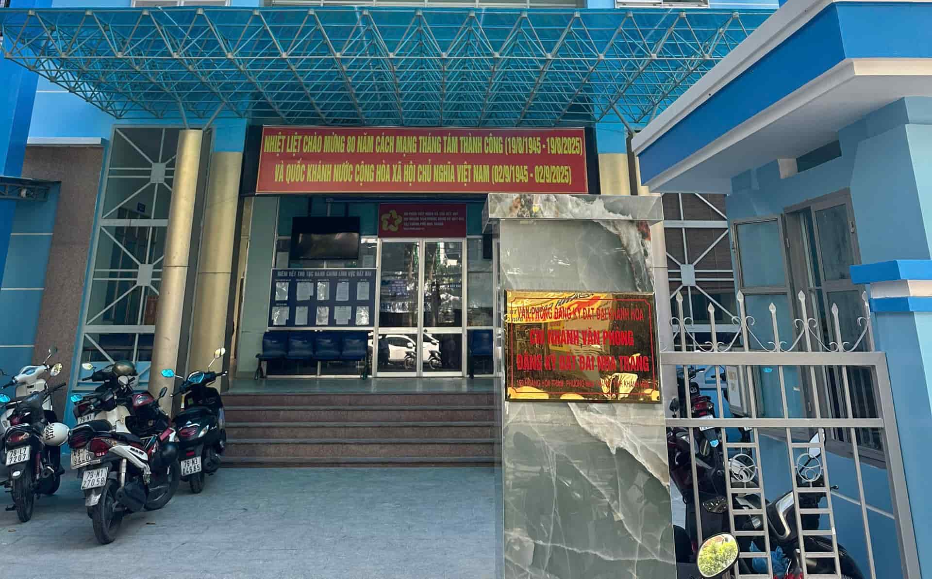 Chi nhanh Van phong dang ky dat dai Nha Trang. Anh: Huu Long