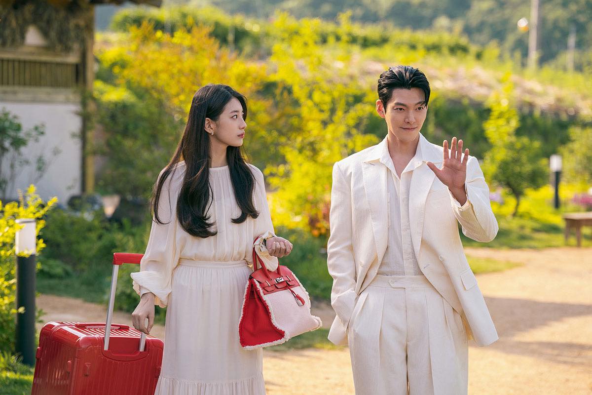 Kim Woo Bin va Suzy trong phim “Than den oi, uoc di“. Anh: Nha san xuat