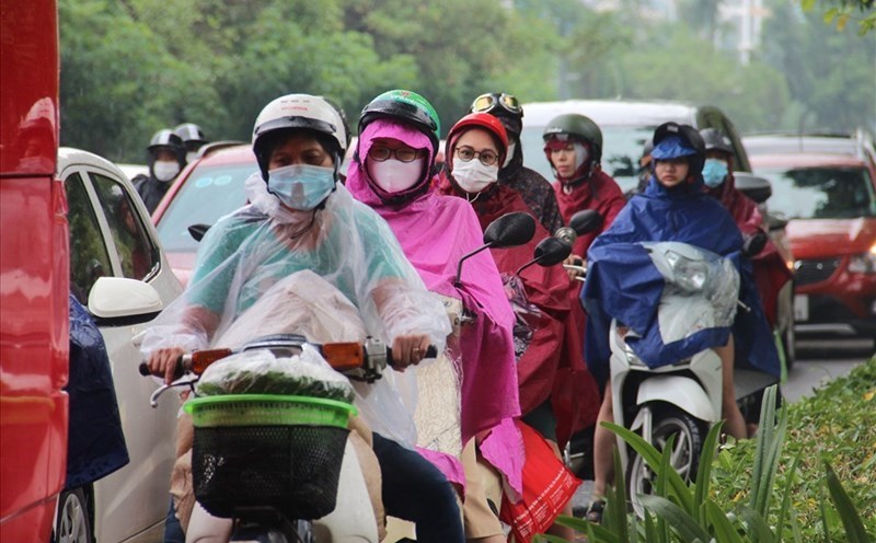 The cold air is forecast to cause rain in the North until October 15. Photo: Nguyen Long