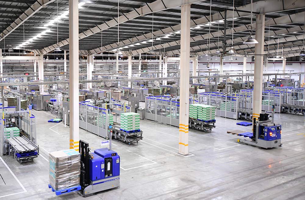 Vinamilk da khanh thanh hai “sieu nha may” hien dai bac nhat khu vuc vao nam 2013 – cot moc quan trong dua nganh sua Viet Nam vuon tam the gioi, khang dinh nang luc san xuat va tieu chuan cong nghe quoc te. Ảnh: Vinamilk