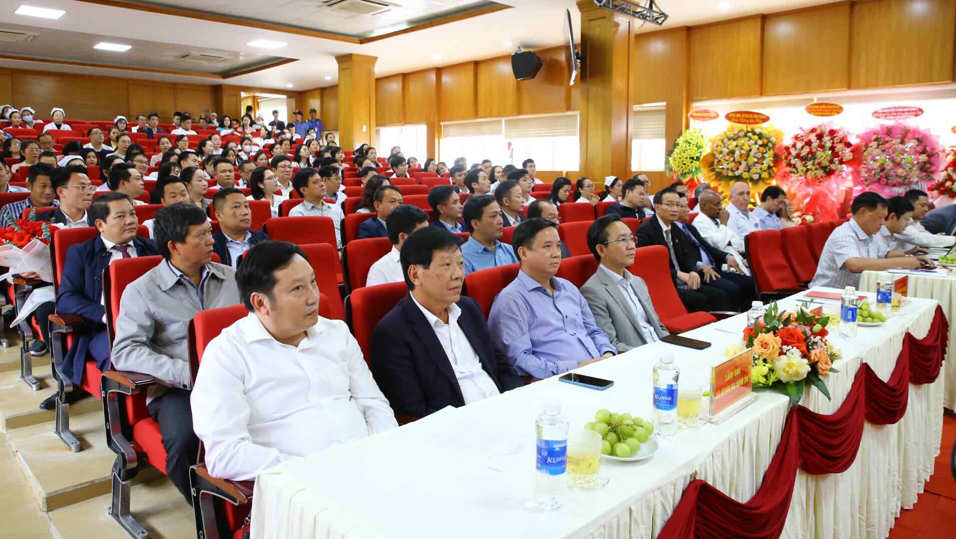 Cac dai bieu tham du buoi cong bo. Anh: Cong Sang