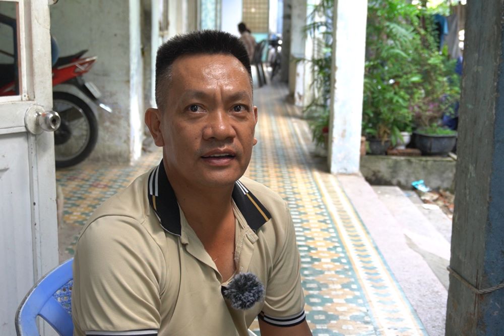 Ong Le Van Long - nguoi dan phuong Thanh Khe vui mung khi nghe tin thanh pho chap thuan chu truong dau tu xay moi chung cu Hoa Minh - noi ong dang sinh song. Anh: Tran Thi