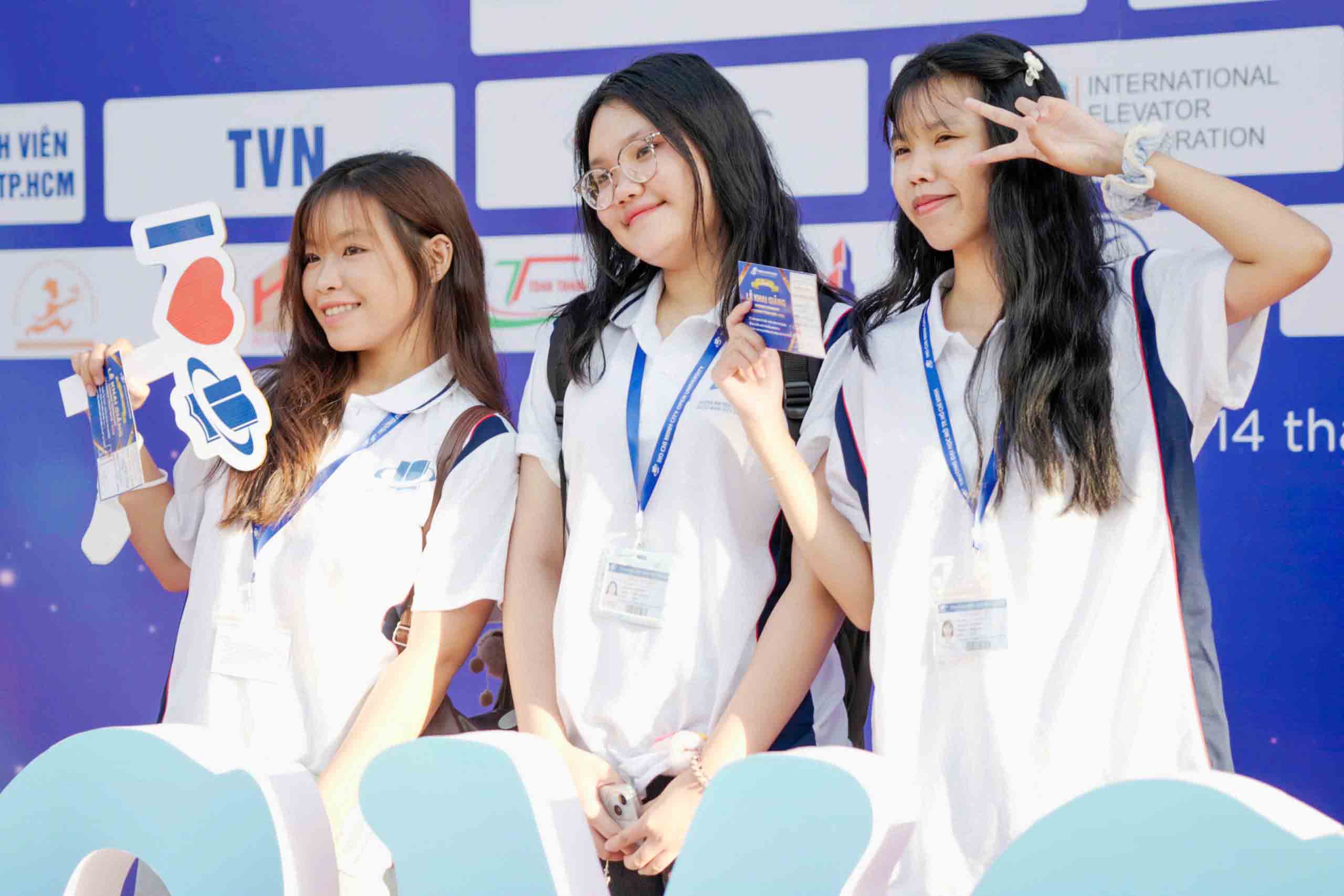 Tan sinh vien tham gia le khai giang. Anh: Minh Chau