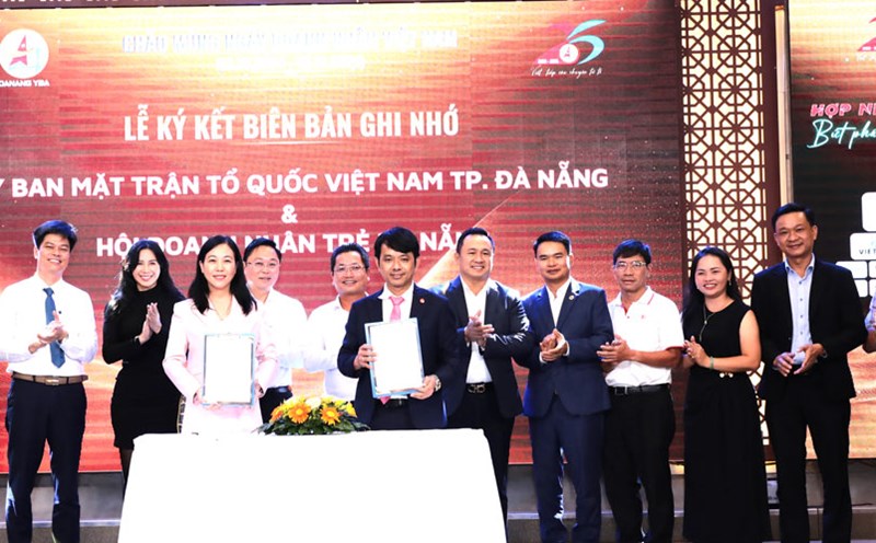 The Vietnam Fatherland Front Committee of Da Nang City and the City Young Entrepreneurs Association have signed a memorandum of understanding on cooperation for the period 2025 - 2028. Photo: Vietnam Fatherland Front of Da Nang