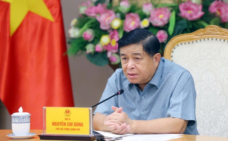 Deputy Prime Minister Nguyen Chi Dung is the Head of the National Steering Committee for the development of the semiconductor industry. Photo: VGP