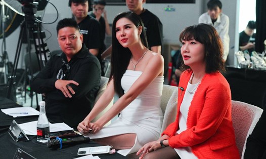 NSND Mỹ Uyên (áo cam) tham gia chấm casting. Ảnh: Nhà sản xuất.