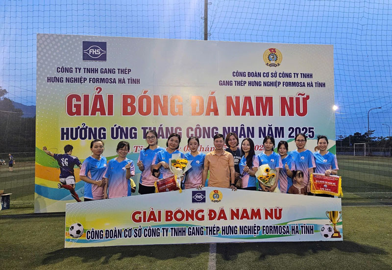 Ngoai dam bao thu nhap tot, Cong ty TNHH Gang thep Hung Nghiep Formosa Ha Tinh con quan tam den doi song tinh than cho nguoi lao dong. Anh: Tran Tuan