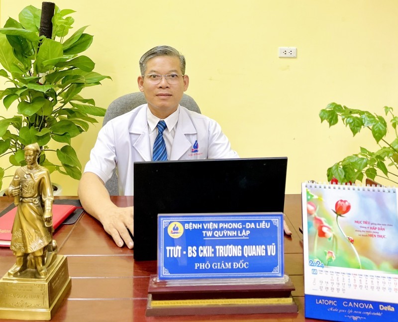 Thay thuoc Uu tu – Bac sy CKII Truong Quang Vu, Pho Giam doc phu trach Benh vien Phong - Da lieu Trung uong Quynh Lap. Anh: Quang Minh