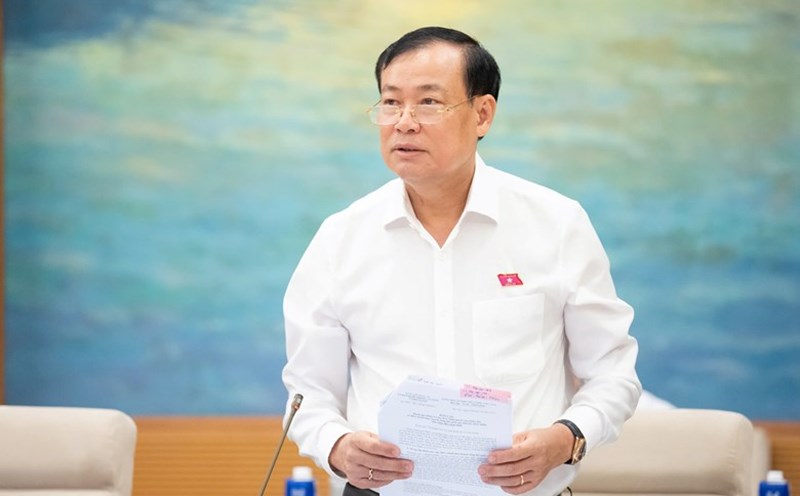 According to Chairman of the National Defense, Security and External Affairs Committee Le Tan Toi, the concrete mounds at Tan Son Nhat airport have been resolved for several years. Photo: Quochoi.vn