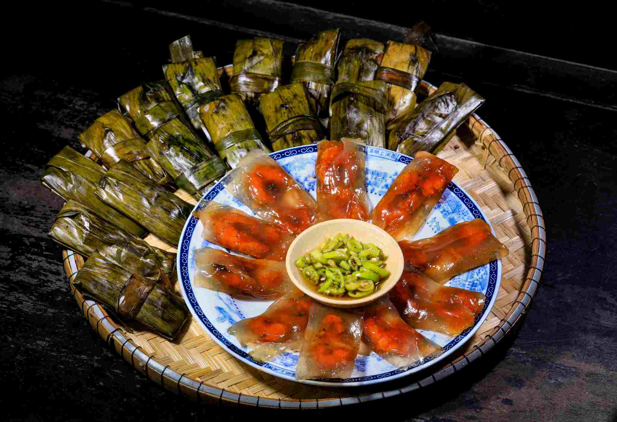 Banh loc Hue va cac mon an kem banh loc. Anh: NGUYEN TRAN ANH PHONG