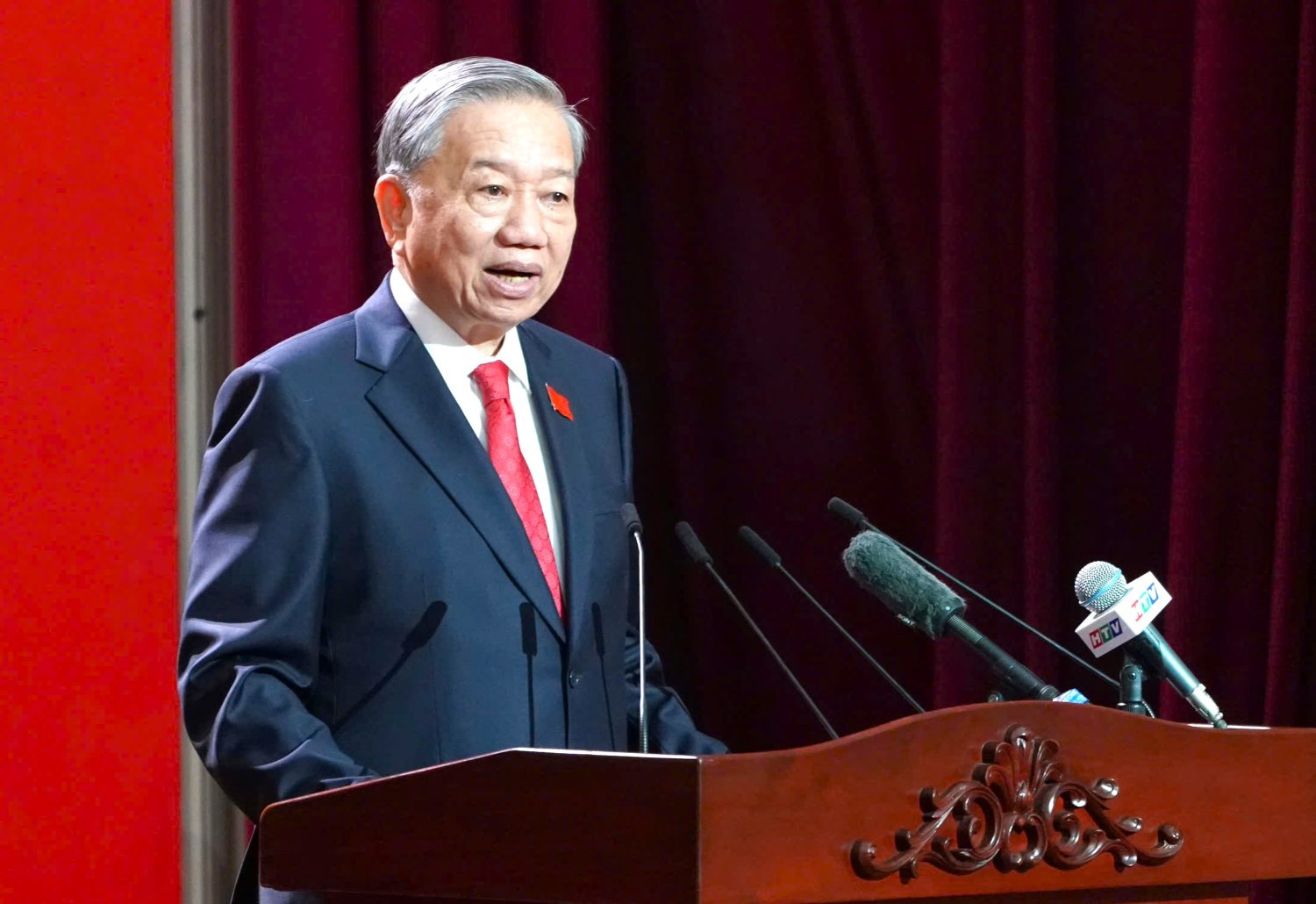 To Lam 총서기가 2025-2030년 임기 호치민시 당위원회 대표자 대회에서 연설하고 있습니다. 사진: 대회 조직위원회