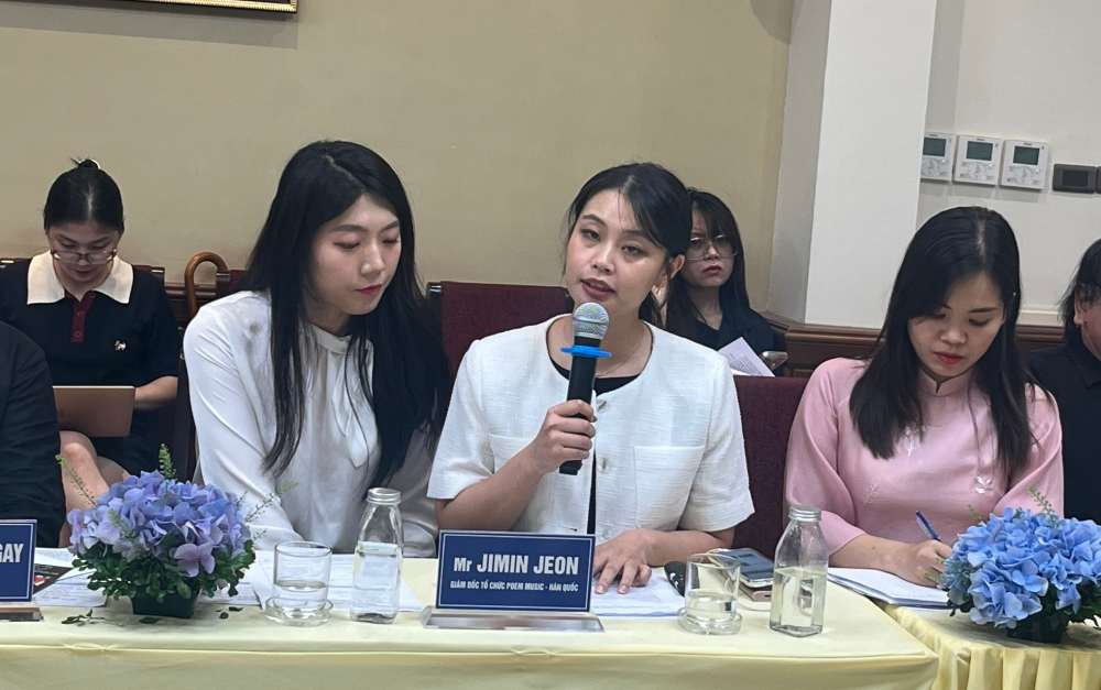 Ba Jimin Jeon phat bieu tai hoi thao. Anh: Chi Long