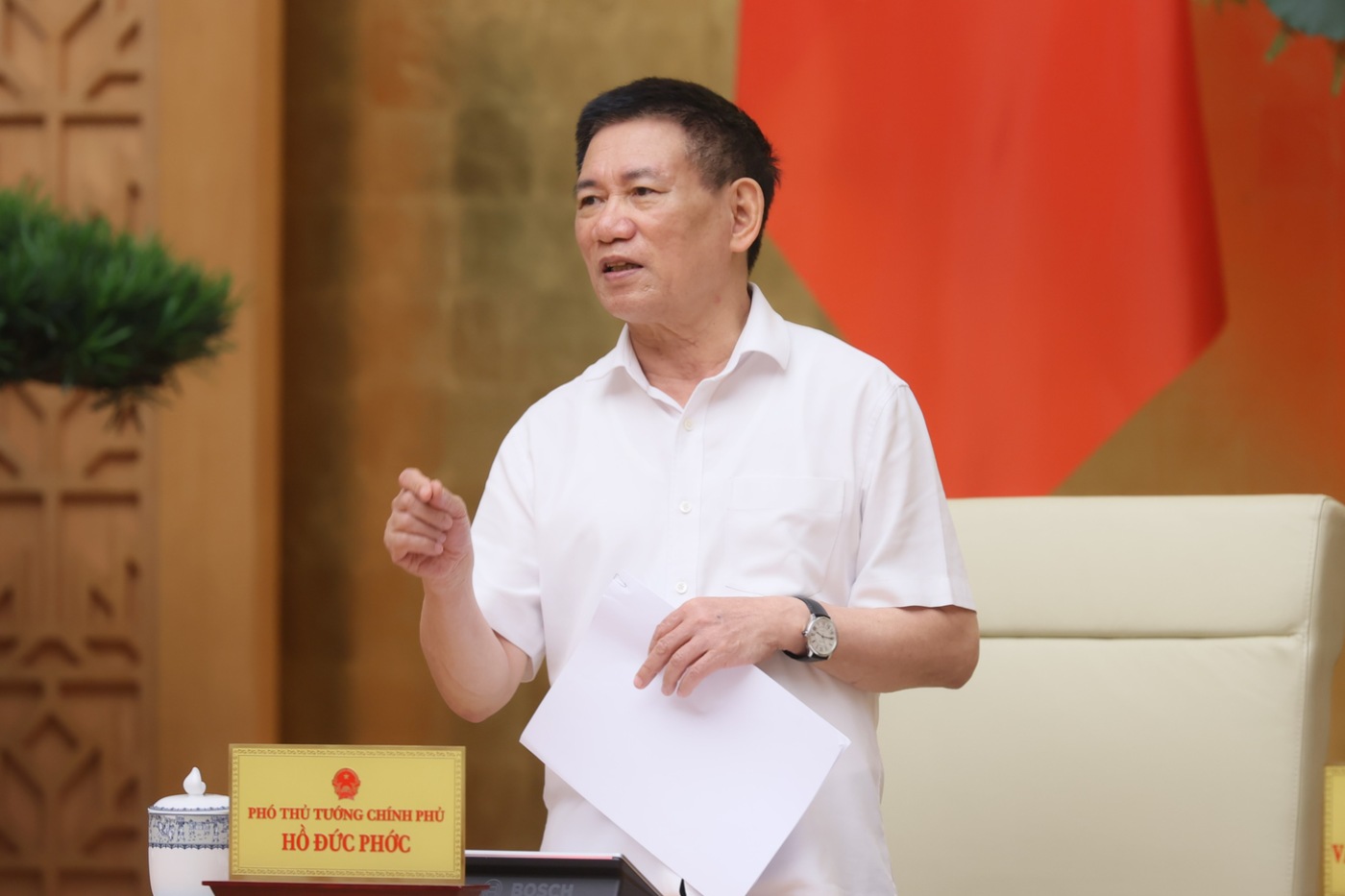 Deputy Prime Minister Ho Duc Phoc stated that equitization is to strengthen businesses, not to sell land. Photo: VGP