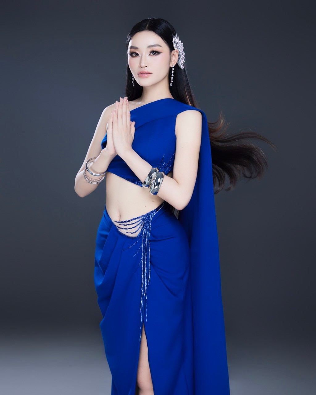 Yen Nhi. Anh: Sen Vang.