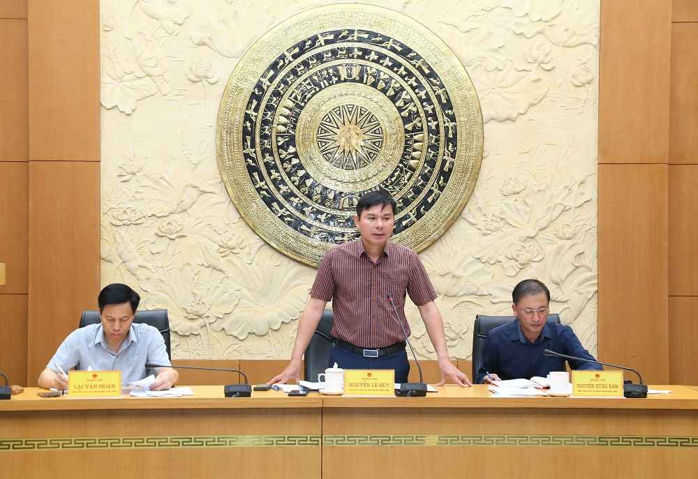 Pho Chu tich UBND tinh Nguyen Le Huy phat bieu ket luan cuoc hop. Anh: Cong TTDT tinh Hung Yen