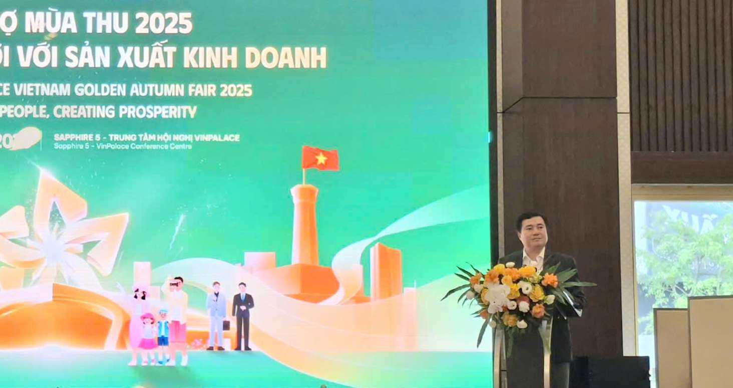 Thu truong Bo Cong Thuong Nguyen Sinh Nhat Tan cho biet Hoi cho Mua thu 2025 du kien don tiep toi 500.000 luot khach tham quan moi ngay. Anh: Tuyet Lan