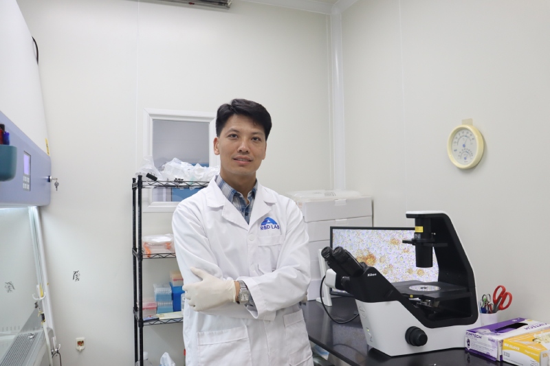 Nguyen Van Diep 박사는 아프리카 돼지 열병 백신 연구 및 생산 공로로 2024년 Bao Son 상을 수상했습니다. 사진: 캐릭터 제공