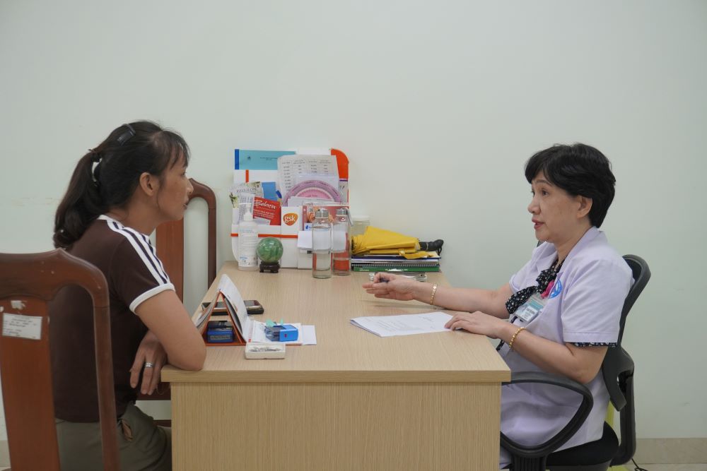 Moi suat kham tri gia 600.000 dong/nguoi, bao gom kham phu khoa, kham vu va sang loc ung thu co tu cung – ung thu vu. Anh: Tran Thi