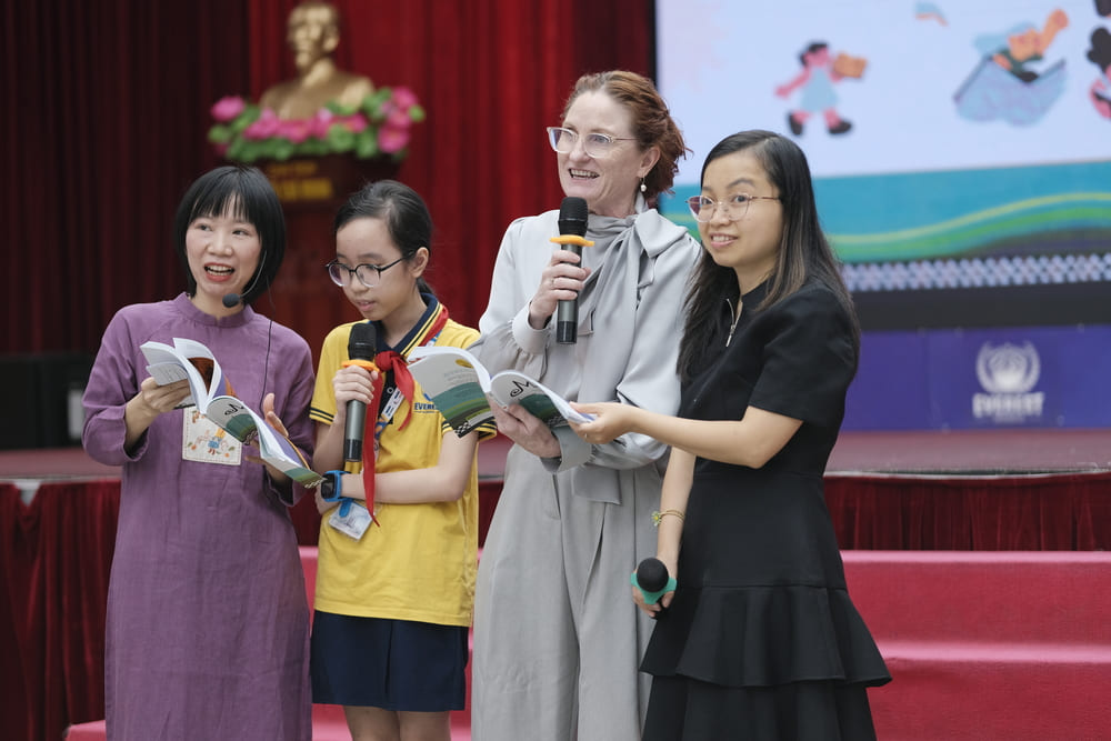 Experience the book "Story of Maui and Chinese legends" held at Everett Inter-level School (Hanoi). Photo: organizing committee