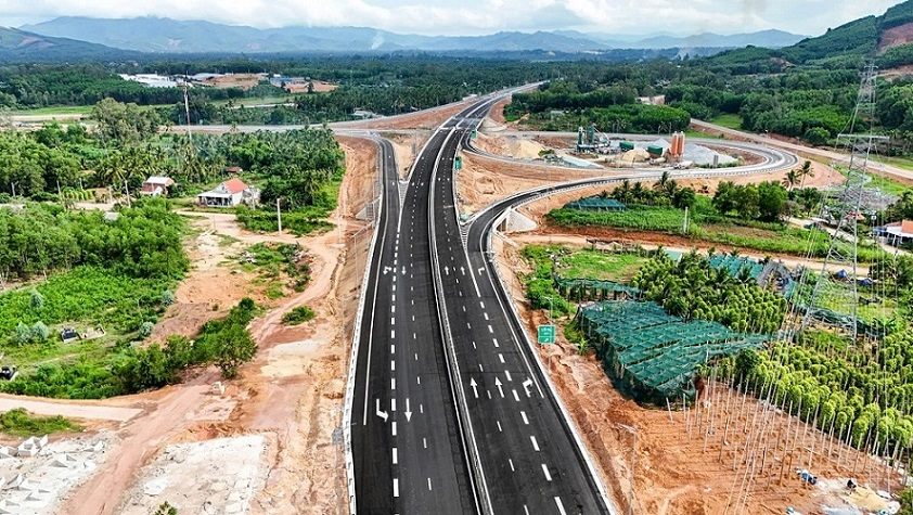 33개월 이상의 시공 후 Quang Ngai - Hoai Nhon 고속도로의 모습. 사진: Vien Nguyen