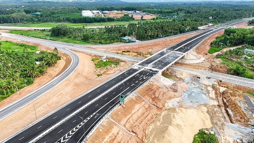 Cao toc Quang Ngai - Hoai Nhon du kien hoan thanh vao cuoi nam 2025. Anh: Vien Nguyen