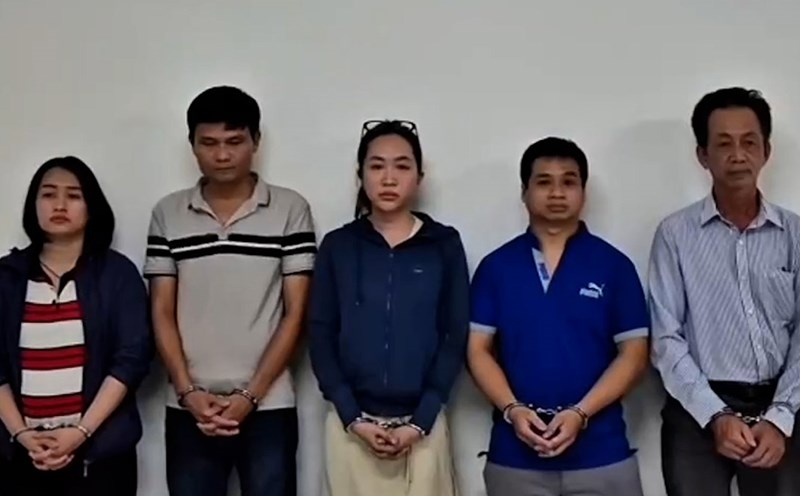 Ho Chi Minh City Police prosecuted and detained 5 people related to the death case while doing cosmetic surgery. Photo: Provided by the police