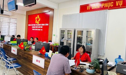 Rà soát, sửa đổi, bổ sung các quy định về chế độ, chính sách, tiền lương, phụ cấp trách nhiệm với cán bộ, công chức, viên chức. Ảnh: Tạ Quang