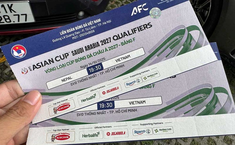 Black market tickets to watch Vietnam play Nepal increased sharply. Photo: Thanh Vu