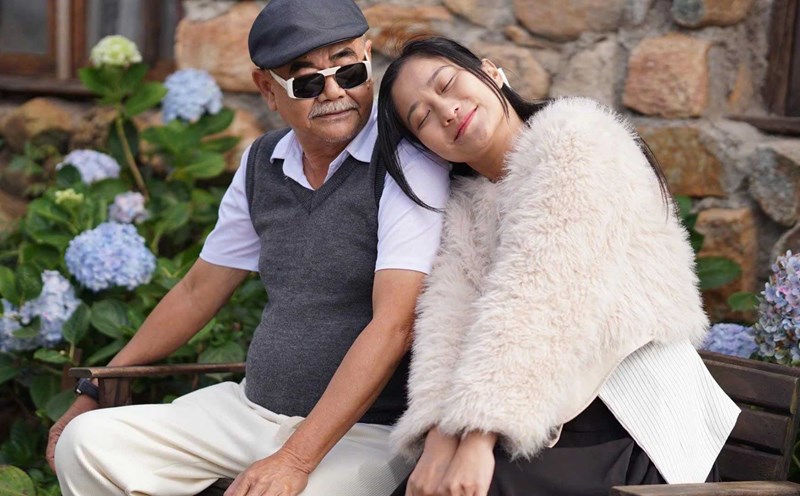 People's Artist Viet Anh and his girlfriend. Photo: Provided by the artist.