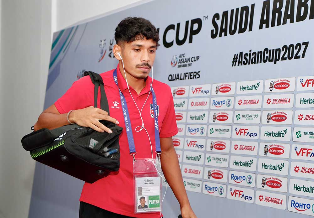 Cau thu cua doi tuyen Viet Nam da co mat o san. Theo dang ki, tuyen Nepal se la doi chu nha trong tran dau nay.