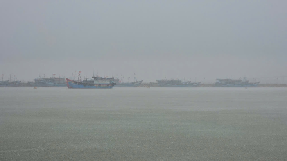 The information about storm No. 12 entering Hue - Quang Tri is fabricated. Photo: Nguyen Luan