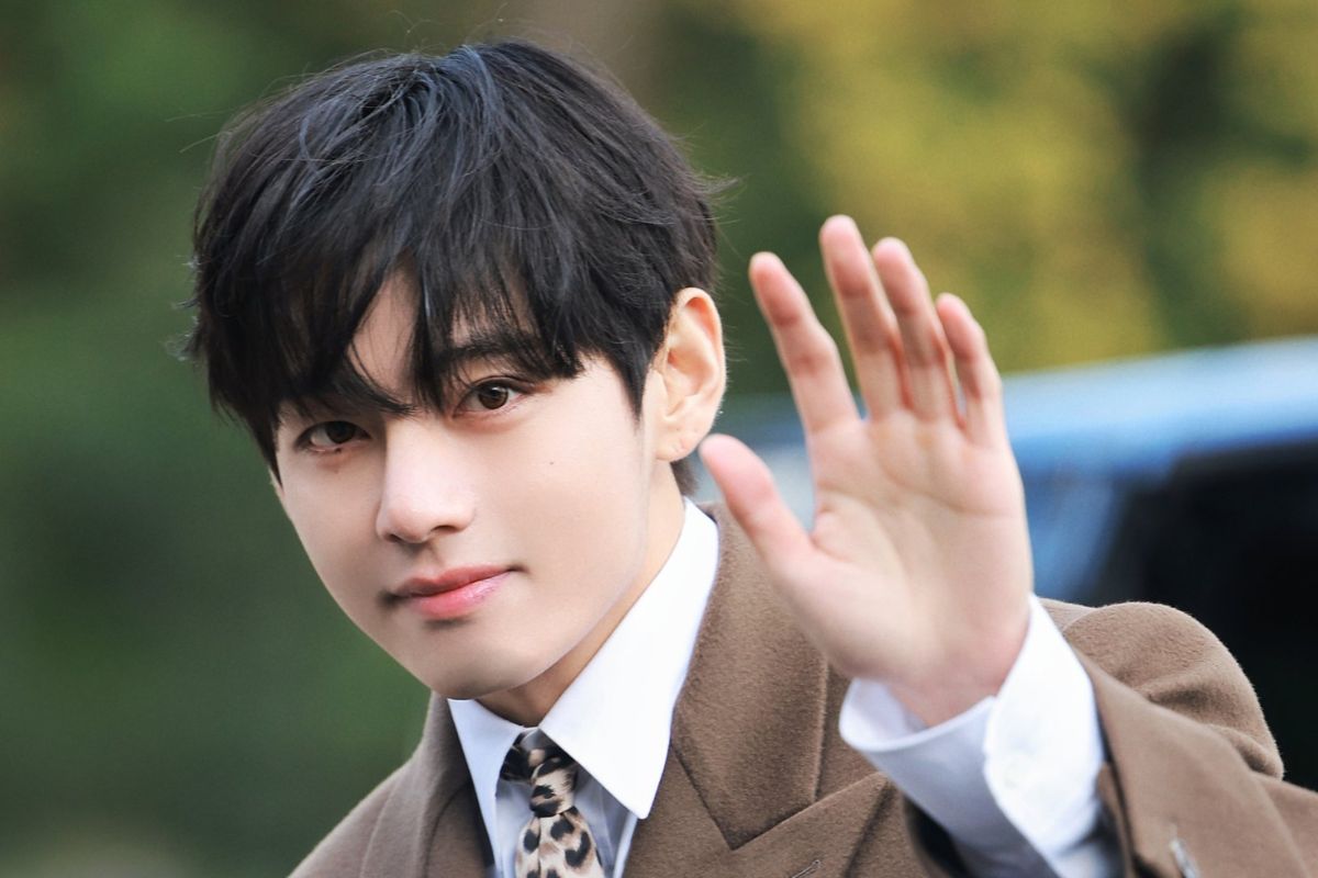 V(BTS)는 셀린느 쇼에 참석하면서 언론의 폭풍을 일으켰습니다. 사진: 비디오에서 캡처